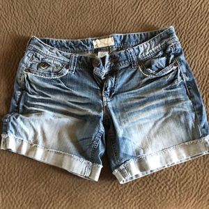 Size 9/10 used Maurice’s shorts